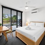 Elevated 3-Bed Apartment Close To Brisbane River