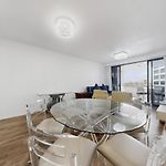 2 Bedroom River View In Brisbane Cbd