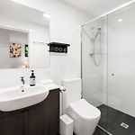 Elevated 3-Bed Apartment Close To Brisbane River