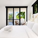 Elevated 3-Bed Apartment Close To Brisbane River