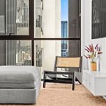 Luxury South Brisbane Retreat With Pool & Parking