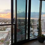 Horizon By Courtney Rogers - 2 Bedroom Apartment With Skyline Views, Parking, Heated Infinity Pool, Fitness Centre