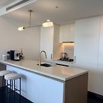 Horizon By Courtney Rogers - 2 Bedroom Apartment With Skyline Views, Parking, Heated Infinity Pool, Fitness Centre