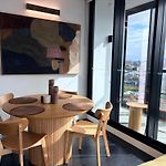Horizon By Courtney Rogers - 2 Bedroom Apartment With Skyline Views, Parking, Heated Infinity Pool, Fitness Centre