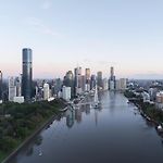 Heart Of Brisbane - Skytower Cbd Getaway - Level 40 Pool & Gym - Walk Everywhere