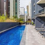 Ryeva Stays - Free Parking, Pool, Gym & Sauna