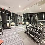 Ryeva Stays With Free Parking, Pool, Sauna, Gym & River Views