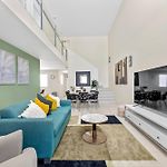 Two-Level 3Br Apt With Rooftop Balcony & 2 Car Parks