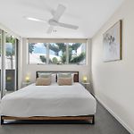 Two-Level 3Br Apt With Rooftop Balcony & 2 Car Parks