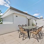 Two-Level 3Br Apt With Rooftop Balcony & 2 Car Parks