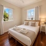 Spacious & Stylish Family Friendly Home Near Cbd