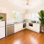 Spacious & Stylish Family Friendly Home Near Cbd