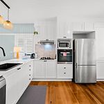Restored Queenslander Cottage-Private Pool&Garden