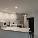 Sunnybank Hills Walkable Retreat