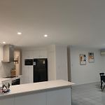 Sunnybank Hills Walkable Retreat
