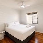 Charming Queenslander 3 Bed 1 Bath In West End