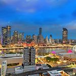 Million Dollar Views & Location! Walk To Cbd!