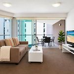 Brisbane Cbd Apartment With Resort Amenities
