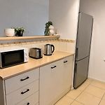Privat Ground Floor 3Br In Top Location