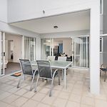 Oversized 2 Bed With Terrace And Free Parking - Stroll To Hsw