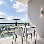 Skyline Poetry - 1Br Premium Stay In Qwr