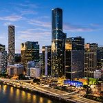 Brisbane Cbd Apartment With Resort Amenities