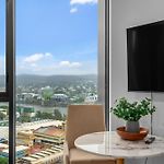 Stunning River & Mountain View Studio W Pool & Gym