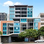 Spacious City Nest Convenient Everywhere Free Parking