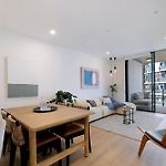 Riverstone Perch - Urban Comfort Near Brisbane River