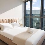 Skyline Poetry - 1Br Premium Stay In Qwr