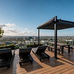 2Br City Sky Home - Pool - Gym - Sleeps 6 - Baby