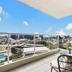 Wake To The River 3 Bedroom Riverside Apartment With Pool Gym And Parking