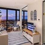 Hamptons Retreat On Level 77 Skytower