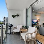 Chic 2-Bed Apartment & 5 Minutes Walk To Qpac