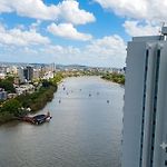Spectacular 3Br River View | 2 Carparks, Gym & Steam Room