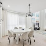 Elegant N Convenient 4 Beds Villa With Easy Access
