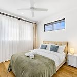 Elegant N Convenient 4 Beds Villa With Easy Access