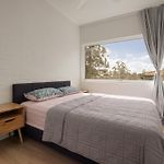 Charming 2-Bed Near River & City