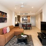 Queenswharf, Panoramic Level 60 | Sleep 5 Pool Gym