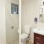 Novena Palms Motel