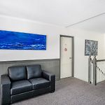 Toowong Inn & Suites