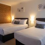 Airport Admiralty Motel
