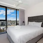 Elite Elegance 2Br@Hamilton Apt With Parking