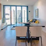 Apartment Airtrip On Tribune Street