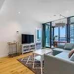 Kozyguru Fortitude Valley Style 2 Bed Free Parking Qfv211-1601 Apartment