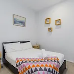 Kozyguru West End 10 Mins To City 1 Bed Apt + Free Parking Qwe017