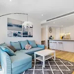 Kozyguru Fortitude Valley Style 2 Bed Free Parking Qfv211-1601 *