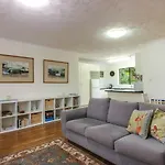 St Lucia 2 Bedroom Apartment Close To Uq And Citycat