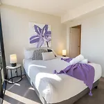 Lvl 23 Spire Infinity Pool Netflix Wifi Carpark By Stylish Stays