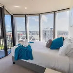 Lvl 23 Spire Infinity Pool Netflix Wifi Carpark By Stylish Stays